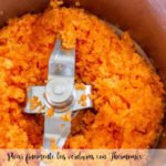 Pique os legumes finamente com Thermomix