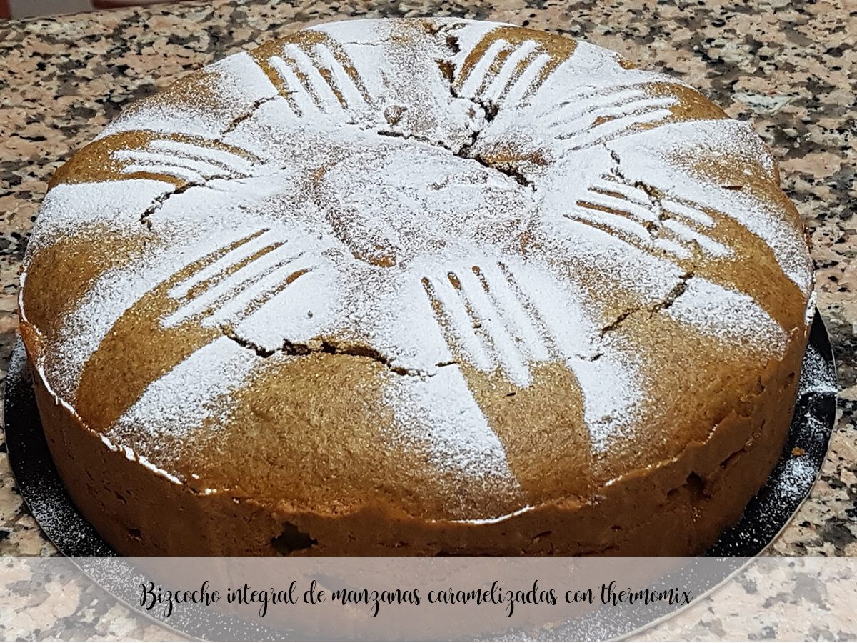 Bolo integral de ma&ccedil;&atilde; caramelizada com thermomix
