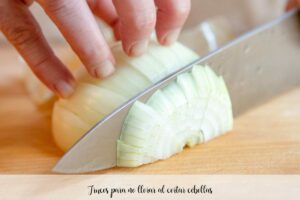 Truques para não chorar ao cortar cebolas